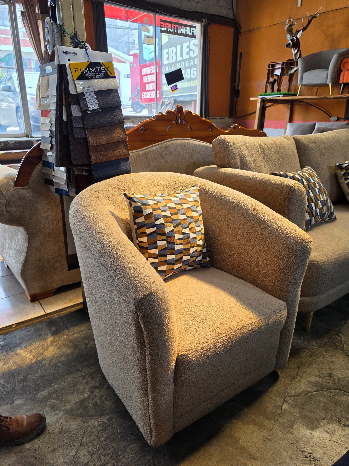 Sillón Cloe de 38" - Bouclé Color Arena