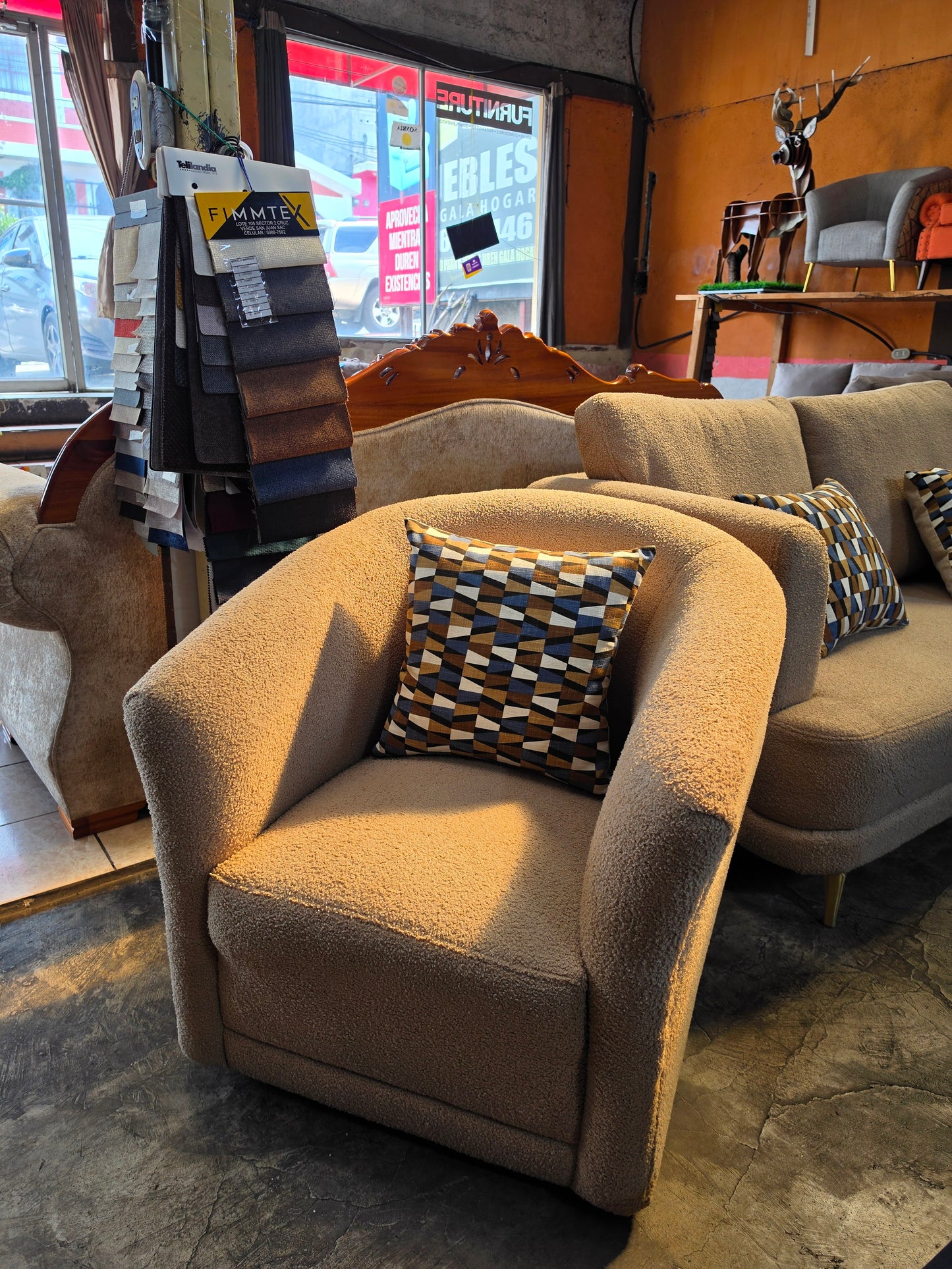 Sillón Cloe de 38" - Bouclé Color Arena