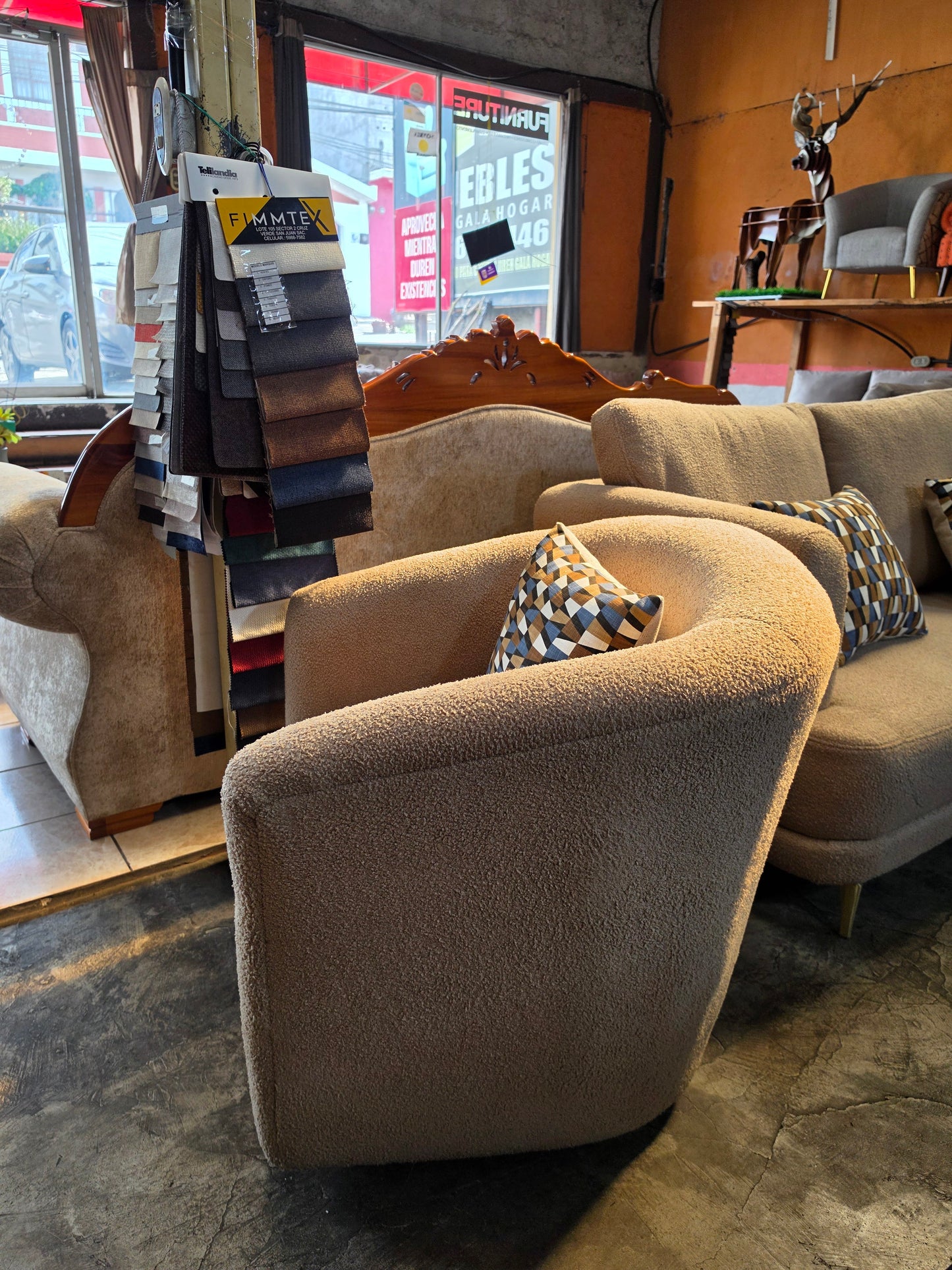 Sillón Cloe de 38" - Bouclé Color Arena